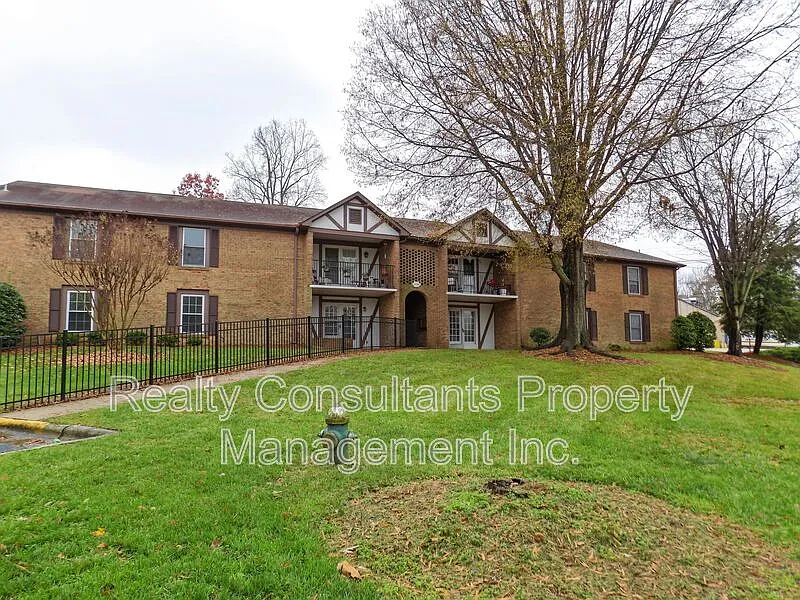 3 bed, 2.0 bath, 1161 sqft, $1,695 — Photo 1