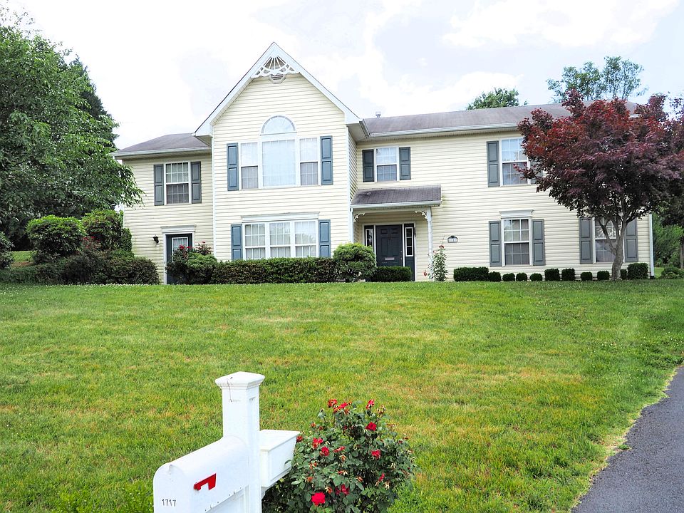 1st image of 1717 Warner Pl