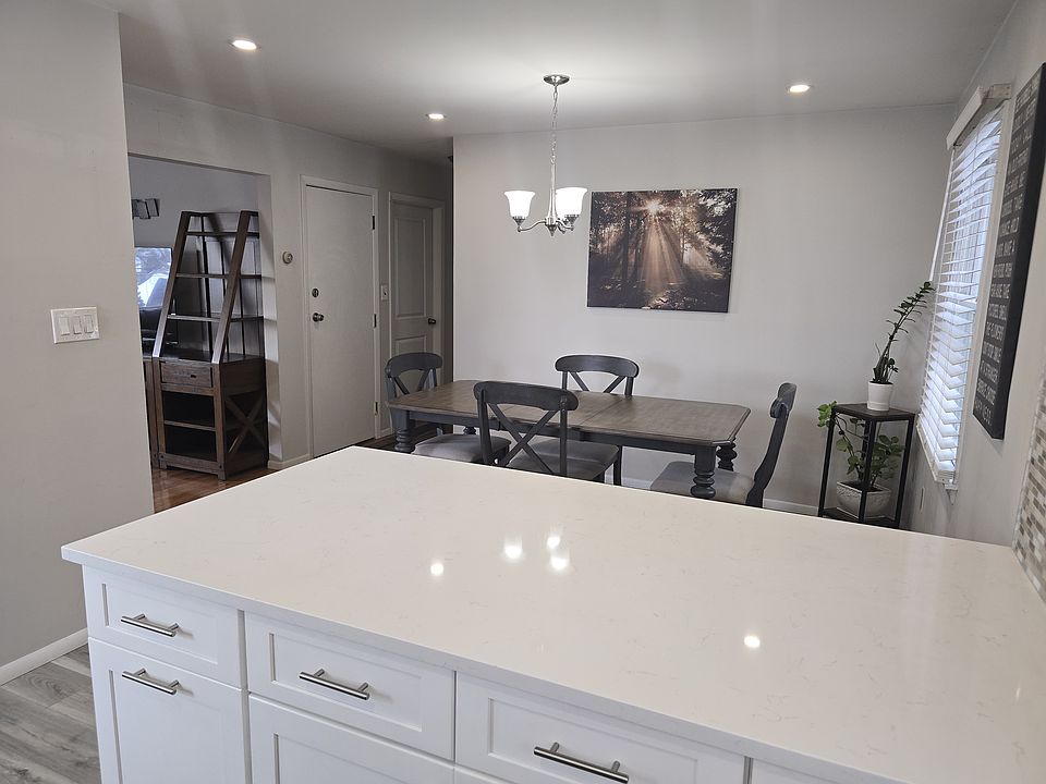 Large kitchen Peninsula