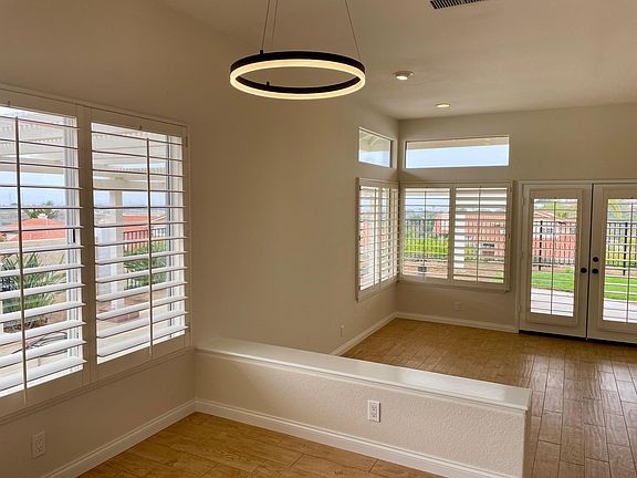 Breakfast area/Family room
