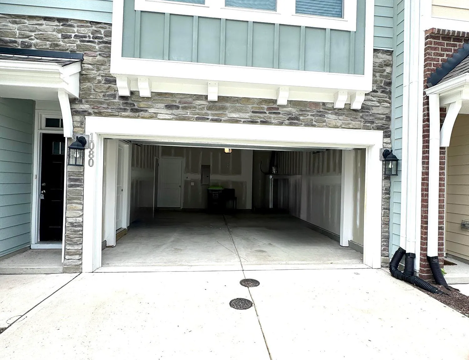 4 bed, 3.5 bath, 2227 sqft, $2,395 — Photo 2