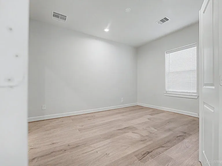 3033 Hicks St — Photo 7