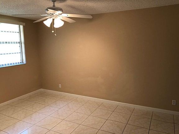 5th image of 2845 SW 22nd Ave #202