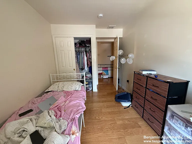 36 Raymond St #B — Photo 10