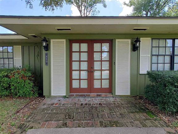 2nd image of 980 Larkspur Ln