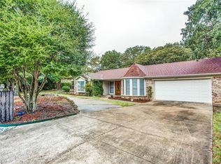 6805 Greenacres Dr, North Richland Hills, TX 76182