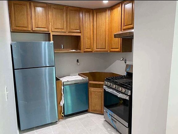 4th image of 35-48 32nd St #1