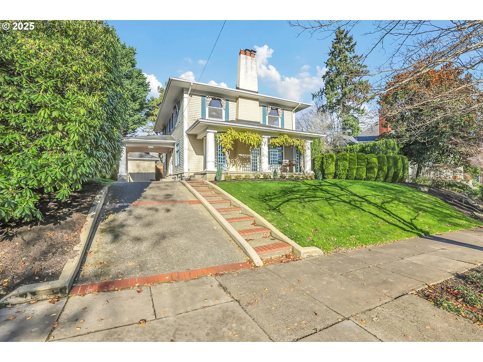 3709 NE Couch St photo 1