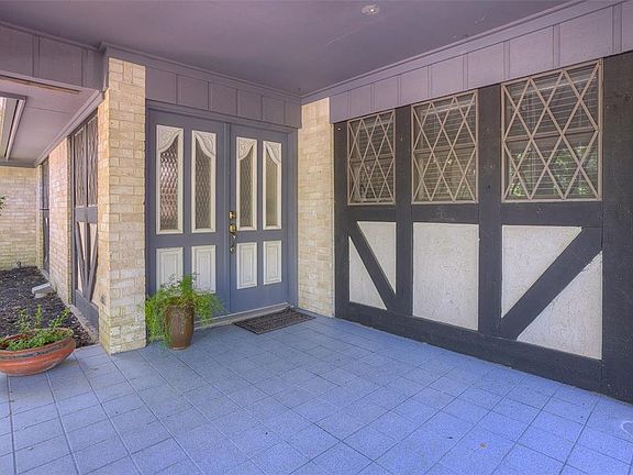 3rd image of 1941 Foxbriar Dr