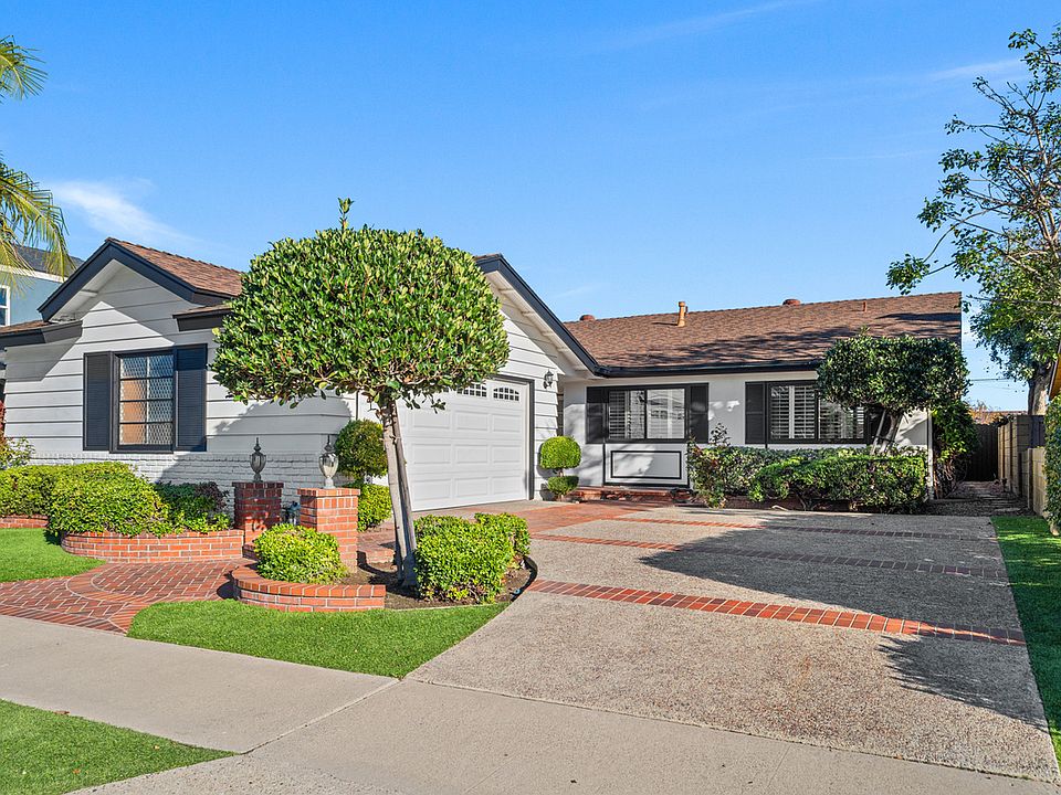 Charming single story 4 bedroom home in the prestigious area of College Park East, Seal Beach