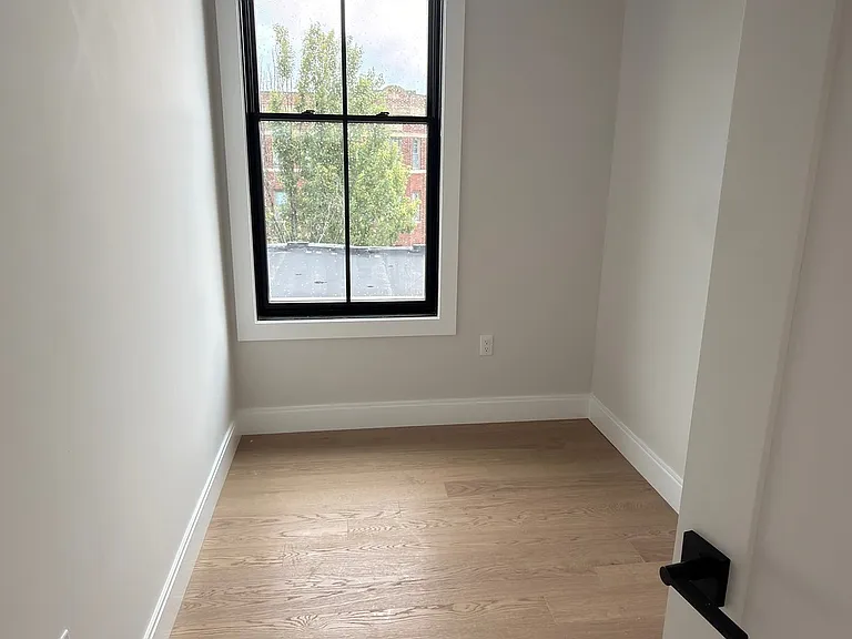 32 Orkney Rd #3D — Photo 17