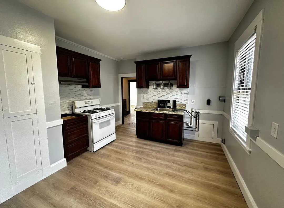 3 bed, 1200 sqft, $3,400 — Photo 3
