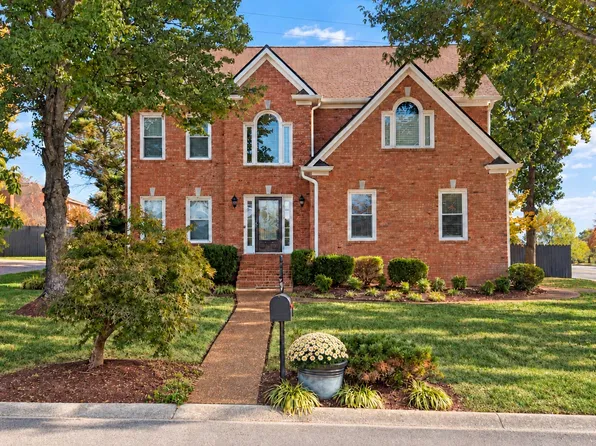 645 Pembroake Ln, Franklin, TN 37064