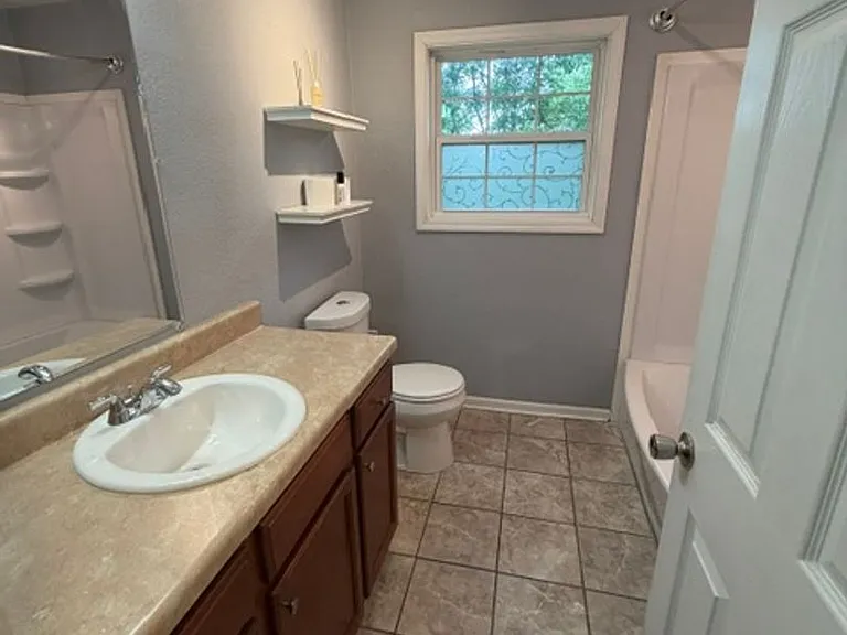 4040 Lynncrest Dr NE — Photo 6
