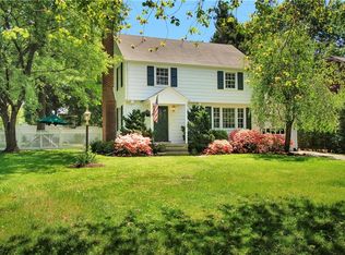 111 Old Post Rd, Fairfield, CT 06824