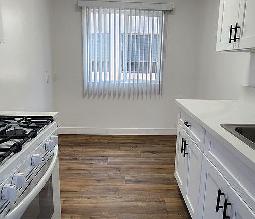 3rd image of 10615 La Reina Ave #10615H