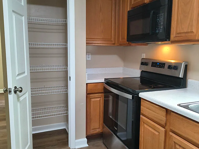 2408 Gelsinger Ave — Photo 5