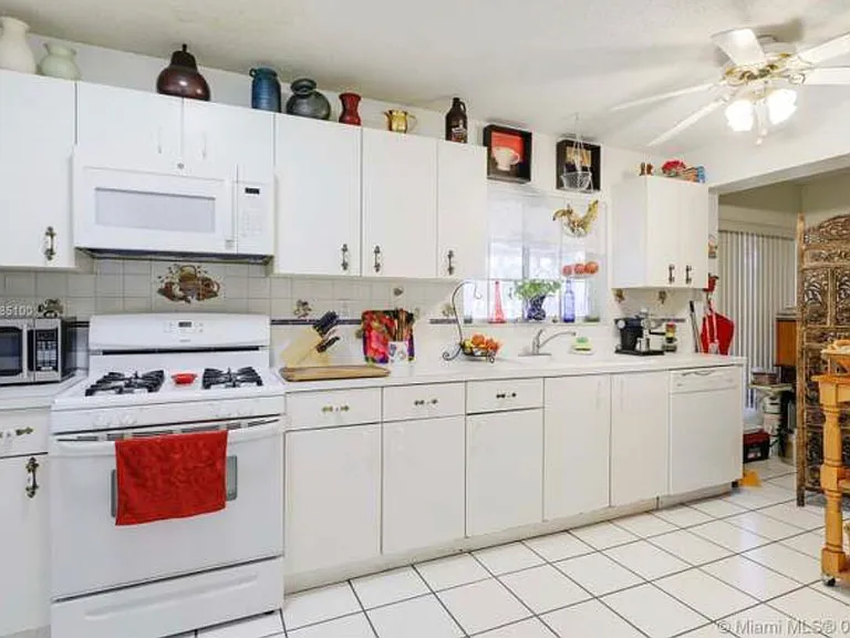 12559 SW 144th Ter — Photo 6