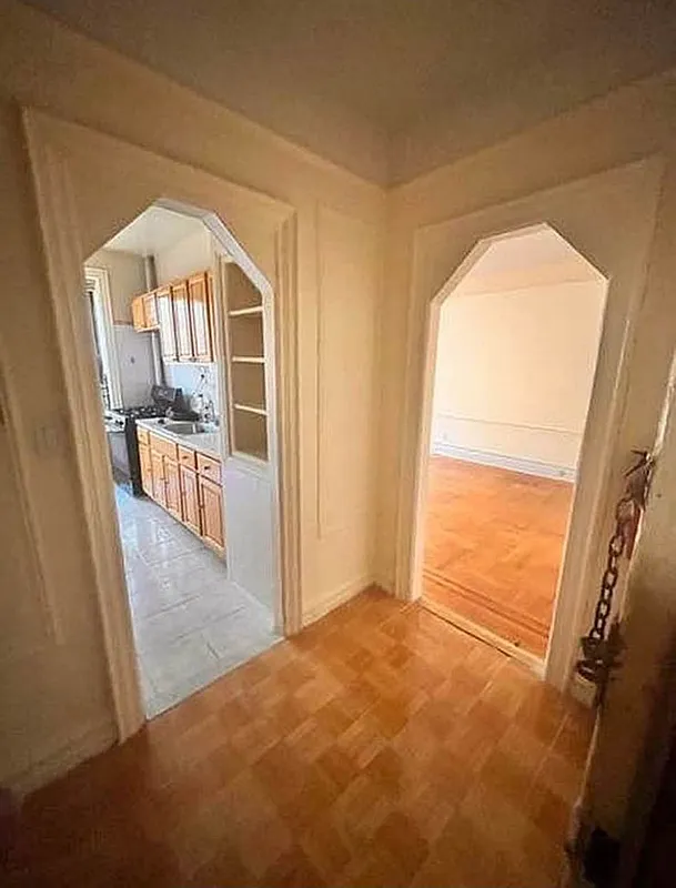 446 Kingston Avenue D8