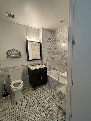 4th image of 27-21 44th Dr #1504