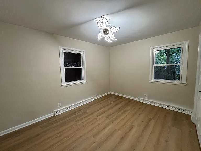 326 Burroughs Ave — Photo 4