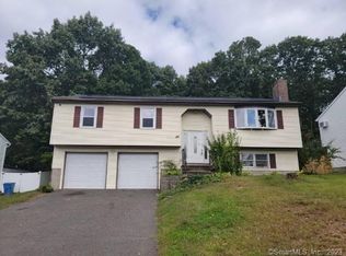 48 Hidden Pond Dr, Waterbury, CT 06704