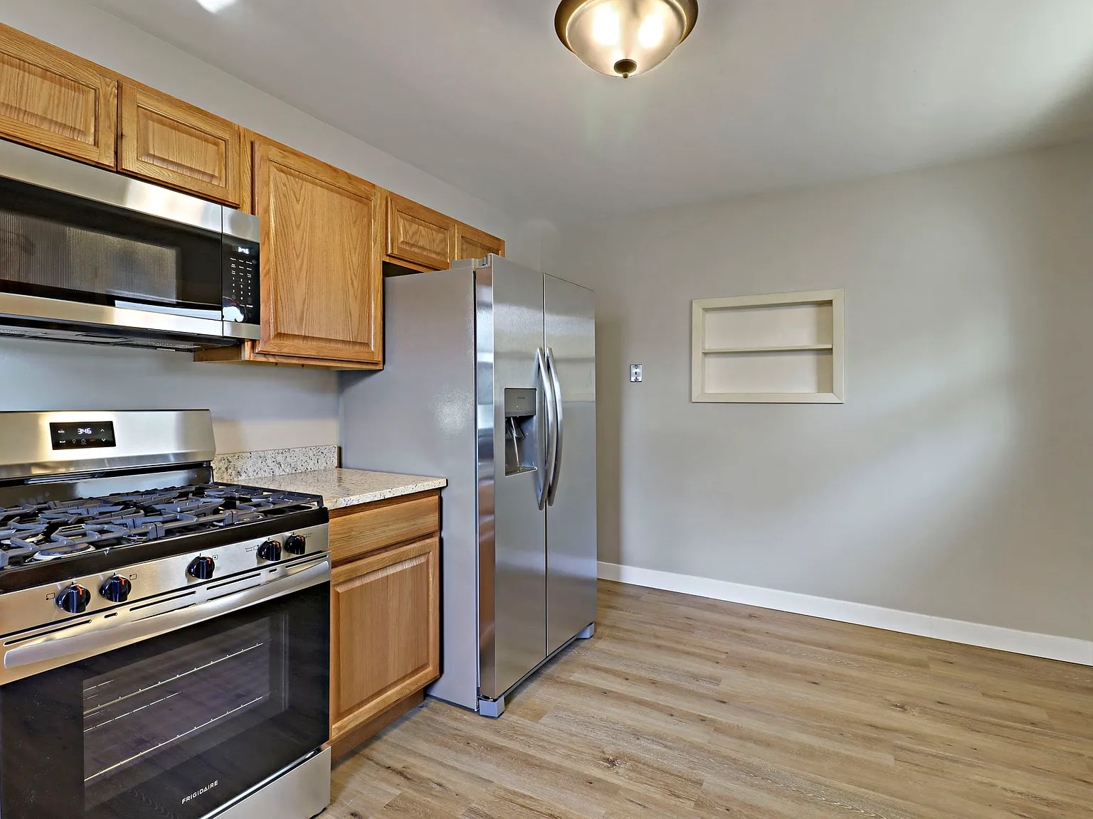 3 bed, 1110 sqft, $2,300 — Photo 4
