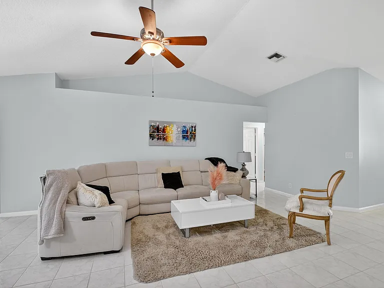 1080 Salmon Isle — Photo 21