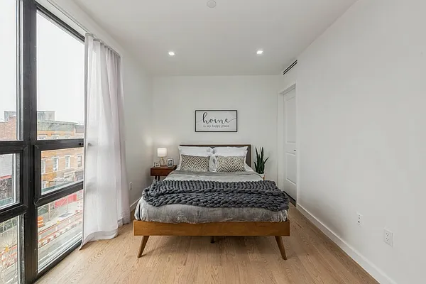 Sold by E Realty International Corp | media 30