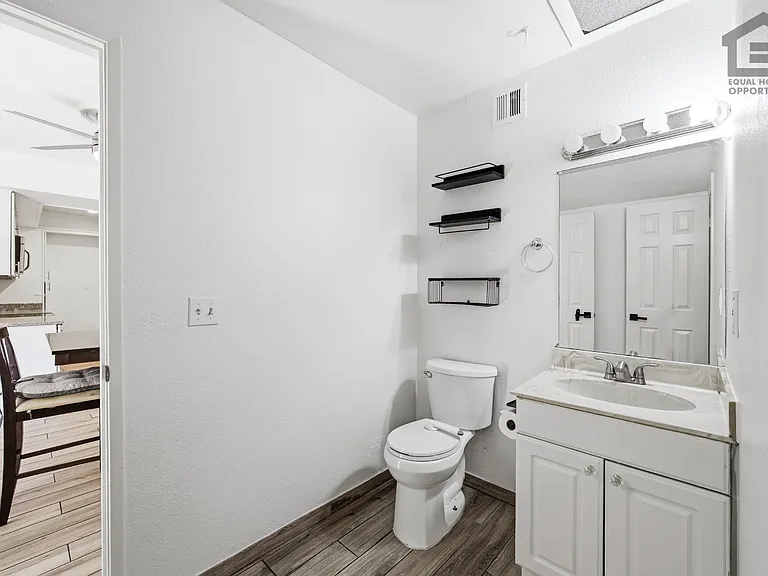 6011 W Townley Ave — Photo 17