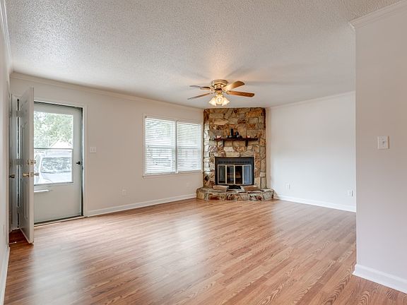 3rd image of 561 Cedarvilla Dr
