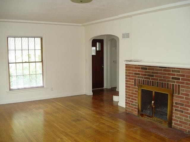2nd image of 2225 Johnson St