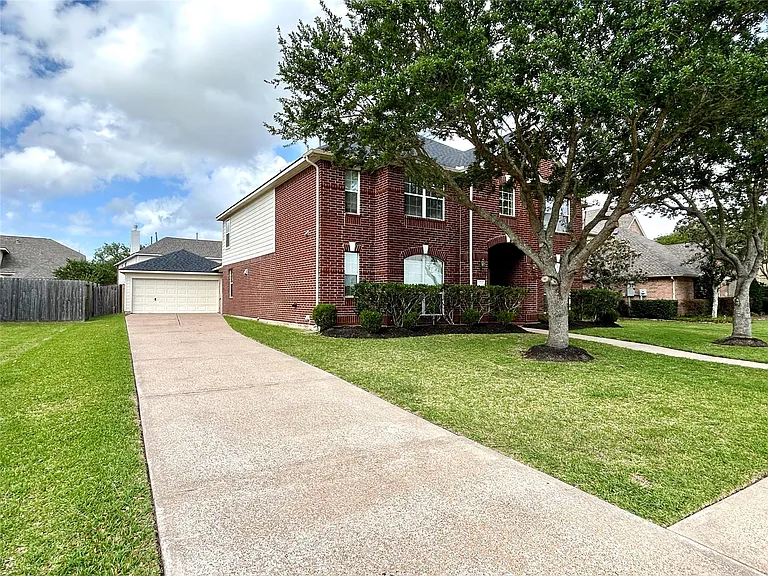 2516 Brittany Lakes Dr — Photo 2