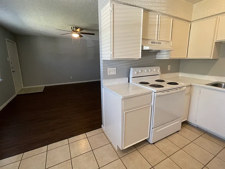 2700 Sunny Ln #12 — Photo 4