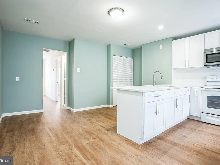 435 N 32nd St #2 — Photo 5