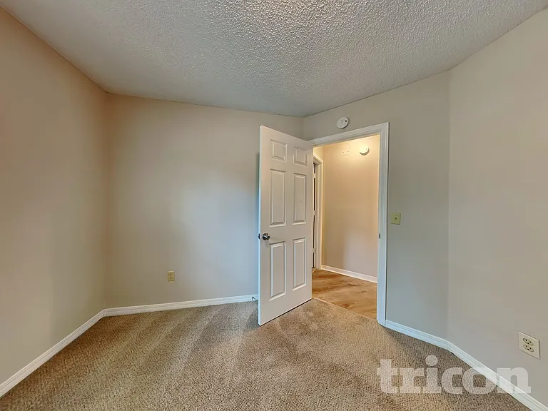 8129 Mactavish Way W — Photo 11