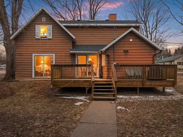 E8557 Weyauwega Rd, New London, WI 54961