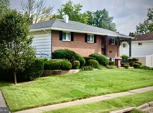 7951 Queens Rd, Glen Burnie, MD 21061