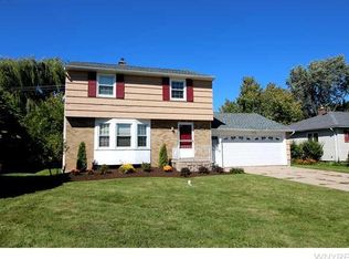 34 Newgate Rd, Amherst, NY 14226