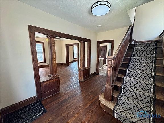 3rd image of 215 Hudson St