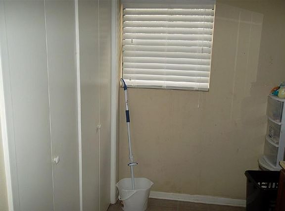 2nd image of 1014 N Pacific St