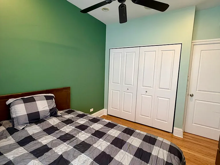 Master Bedroom (10x10)