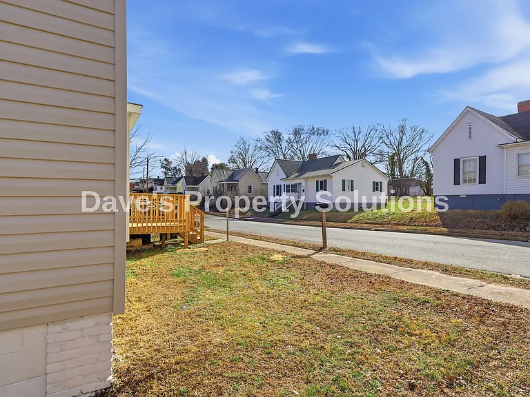408 Seaman St — Photo 22