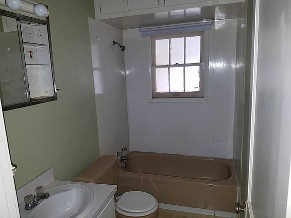 4th image of 1130 Dixon St
