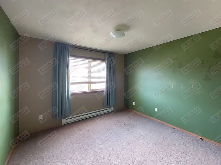 707 Vivian St — Photo 11