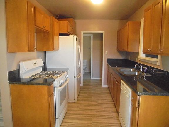 4th image of 371 N Willow St
