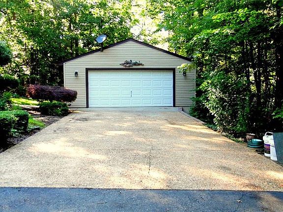 3rd image of 925 Jones Dr