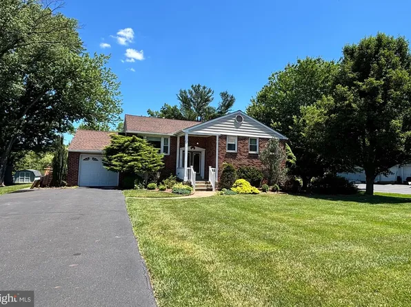 26 Heather Rd, Churchville, PA 18966