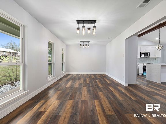 4th image of 6425 Gaslight Ln N
