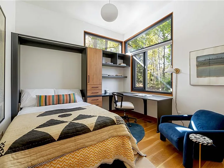515 Claire Dr NE — Photo 49